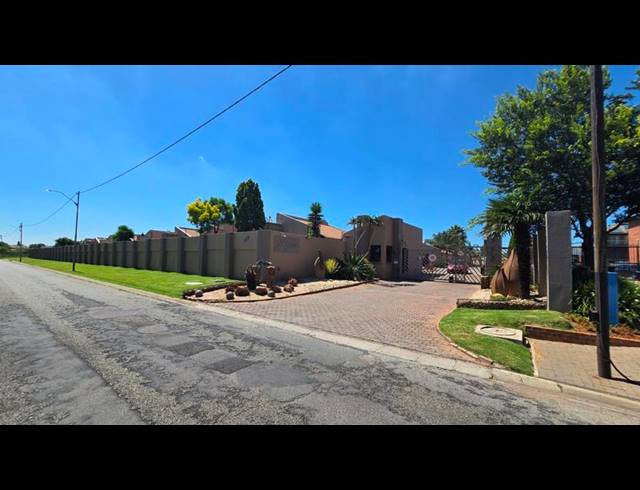 2 BEDROOM TOWNHOUSE FOR SALE IN BARDENE
